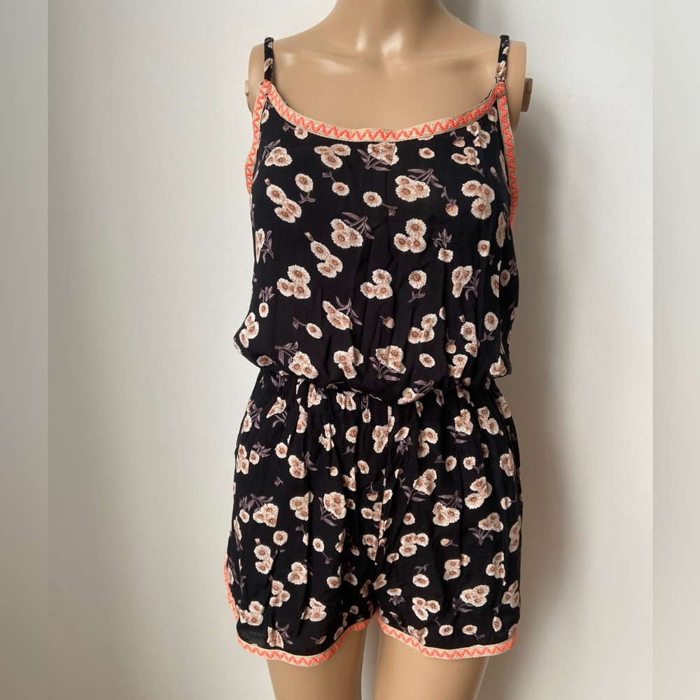 Floral romper with pockets